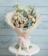 Букет цветов из:  Розы и Лизиантусы в Мещовске