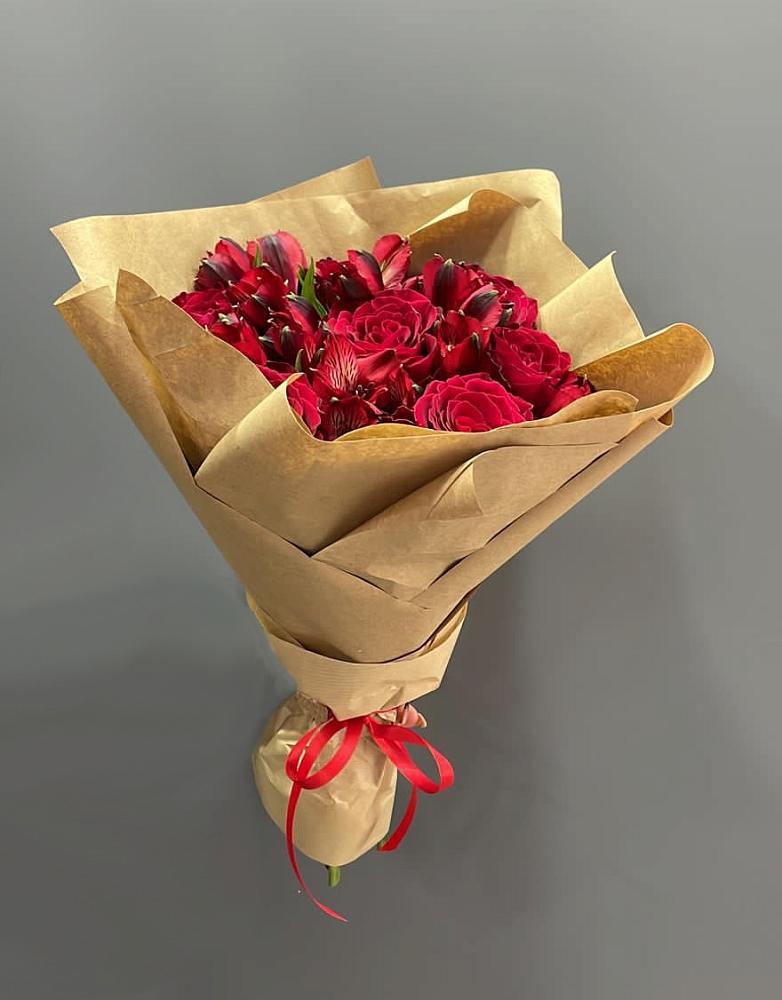 Букет цветов из: Альстромерии и Розы в Мещовске