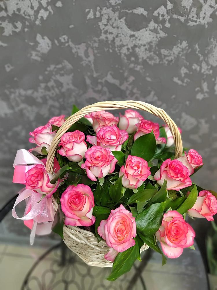 Цветочная композиция из Розы в корзине в Мещовске