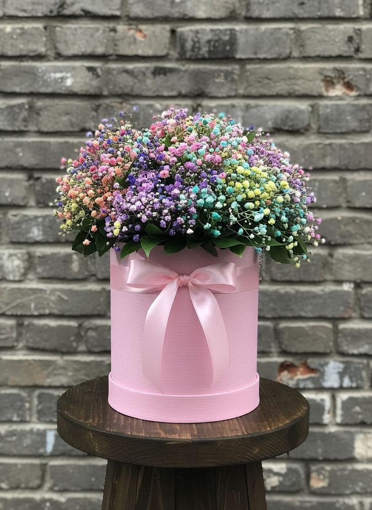 Цветочная композиция из Гипсофила и Розы в шляпной коробке в Мещовске