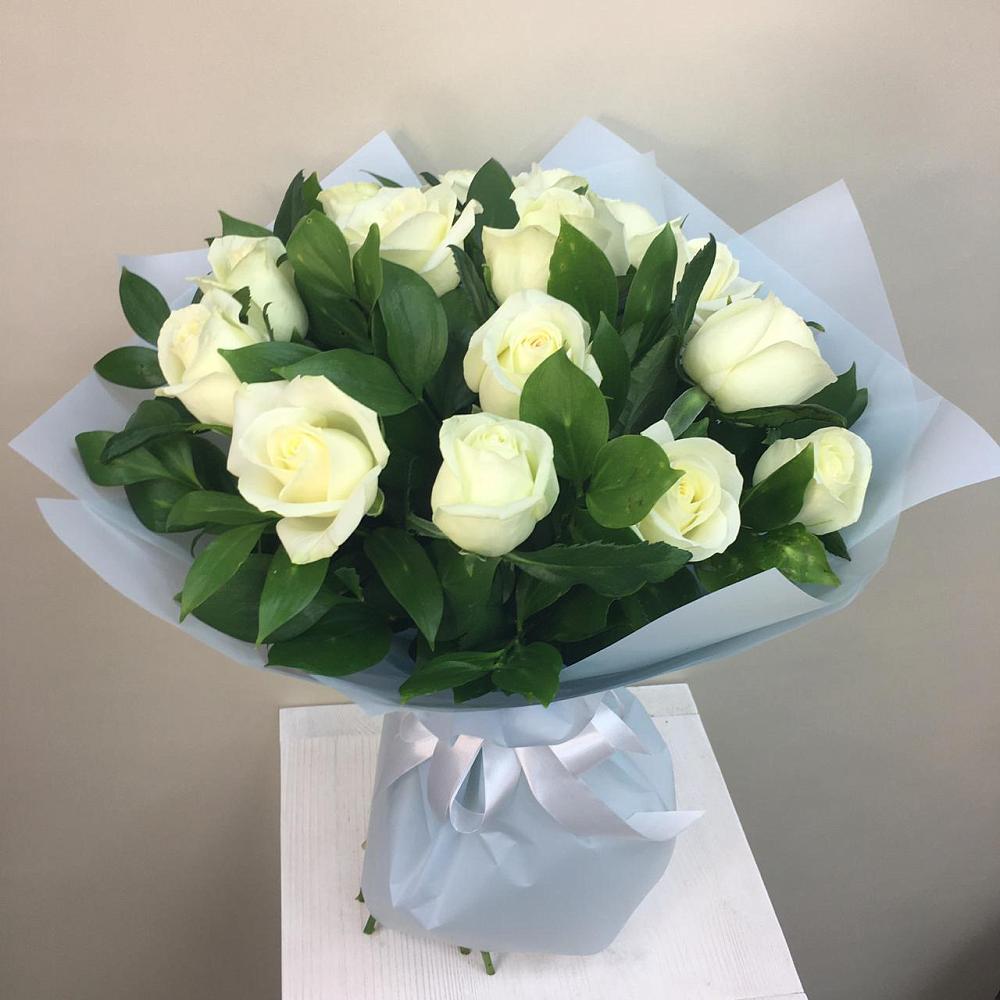 Букет 15 Белых роз Проуд в Мещовске