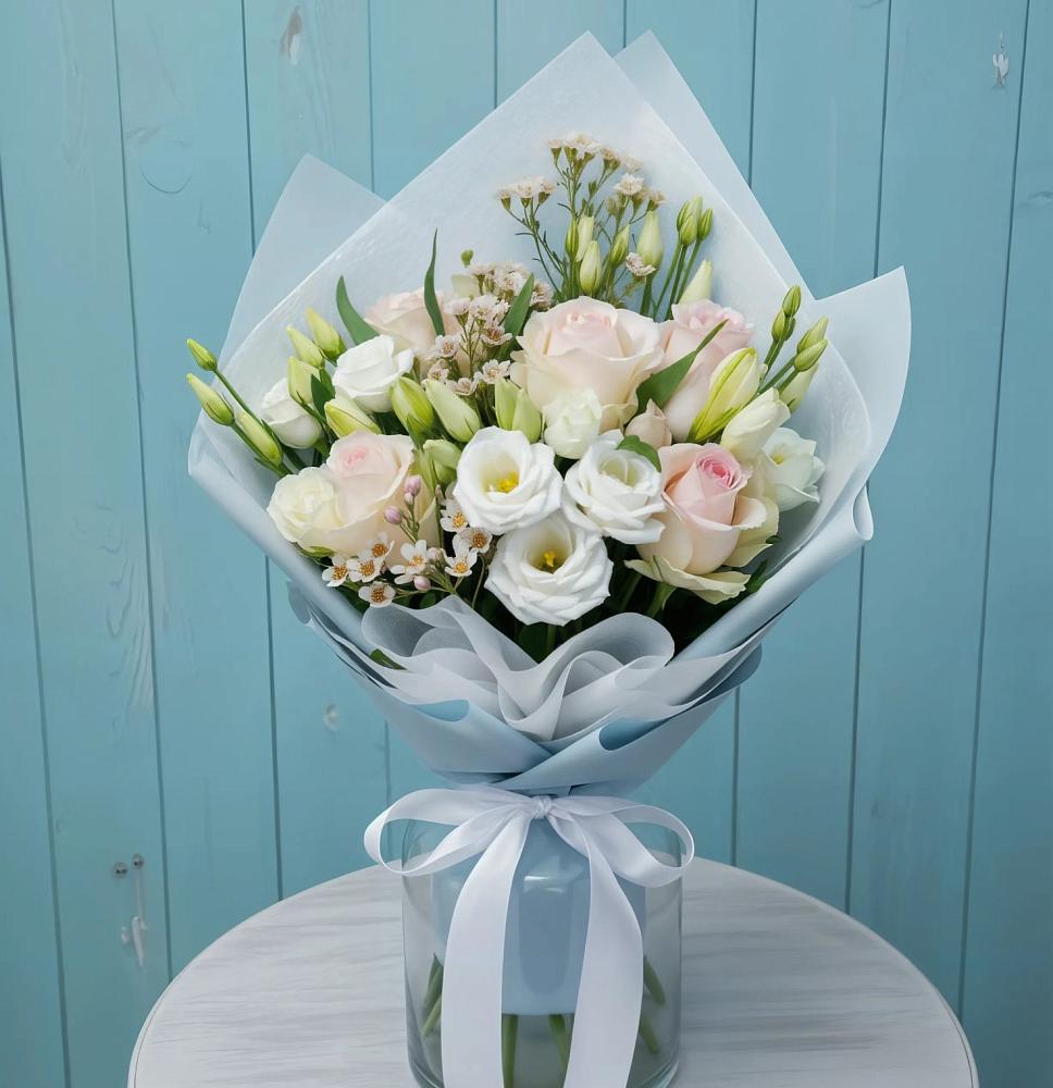 Букет цветов из: Розы и Лизиантусы в Мещовске