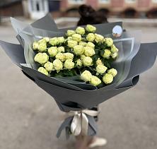 Букет Белые кустовые розы Солинеро в Мещовске
