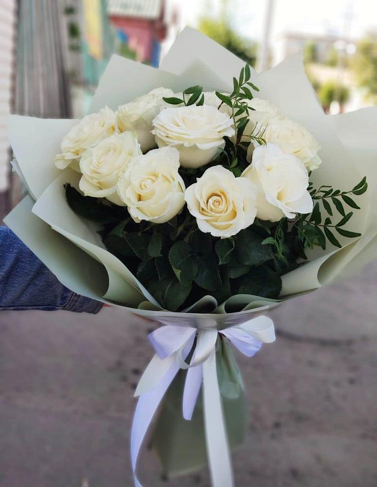 Букет Белые розы Проуд в Мещовске