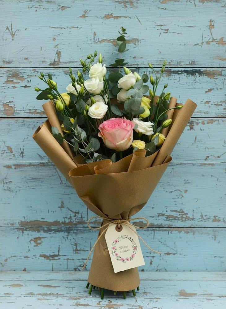 Букет цветов из: Розы и Лизиантусы в Мещовске