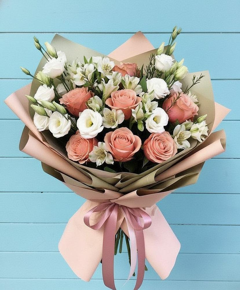 Букет цветов из: Розы, Альстромерии и Лизиантусы в Мещовске