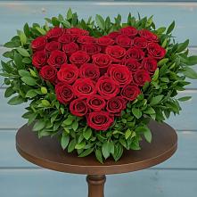 Цветочная композиция из Розы в виде сердца в Мещовске