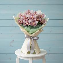 Букет цветов из:  Орхидеи и Розы #REPLACE_PRED# Мещовске