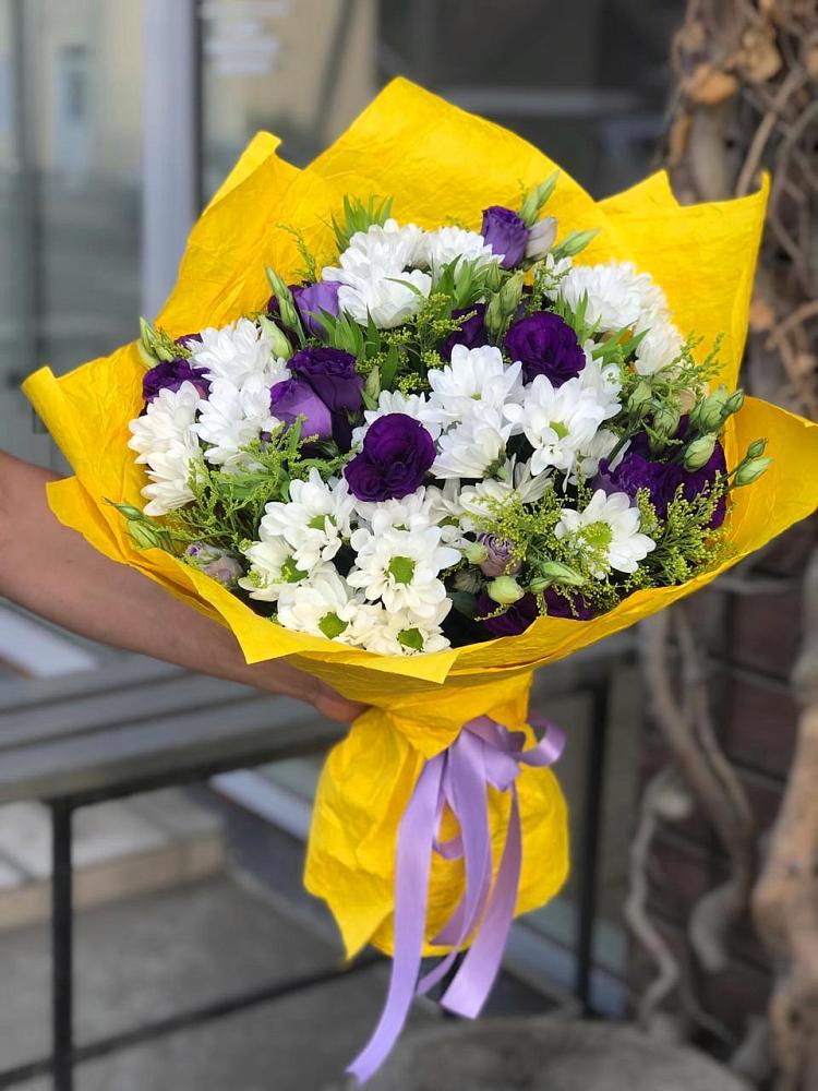 Букет цветов из: Ирисы, Хризантемы и Ромашки в Мещовске