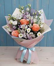 Букет цветов из:  Лизиантусы, Розы, Альстромерии и Гипсофила в Мещовске