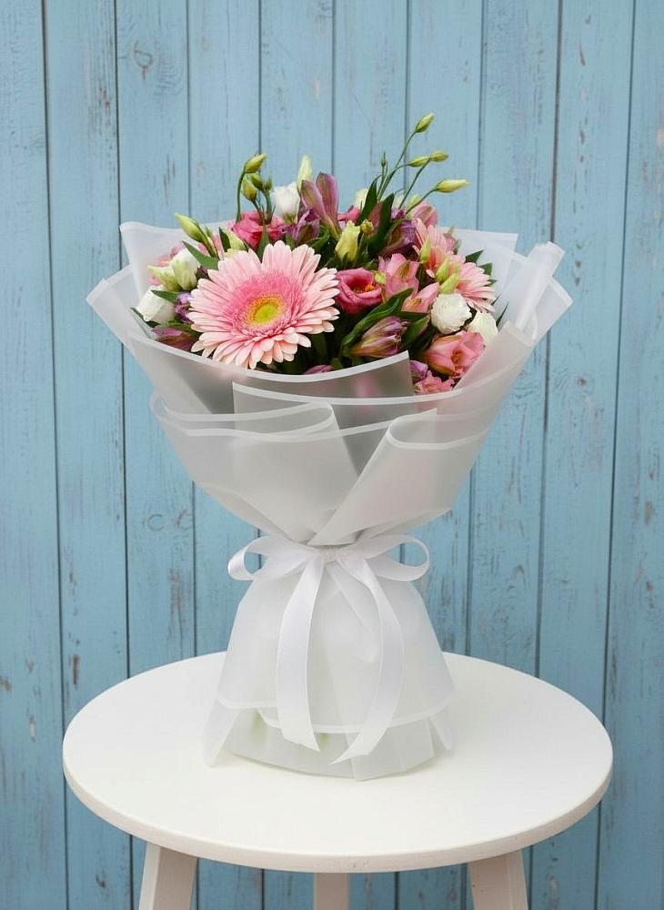 Букет цветов из: Герберы, Альстромерии и Лизиантусы в Мещовске