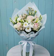 Букет цветов из:  Розы и Лизиантусы в Мещовске