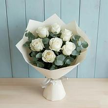 Букет Белые розы в Эвкалипте в Мещовске