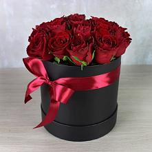 Цветочная композиция из Розы в шляпной коробке в Мещовске