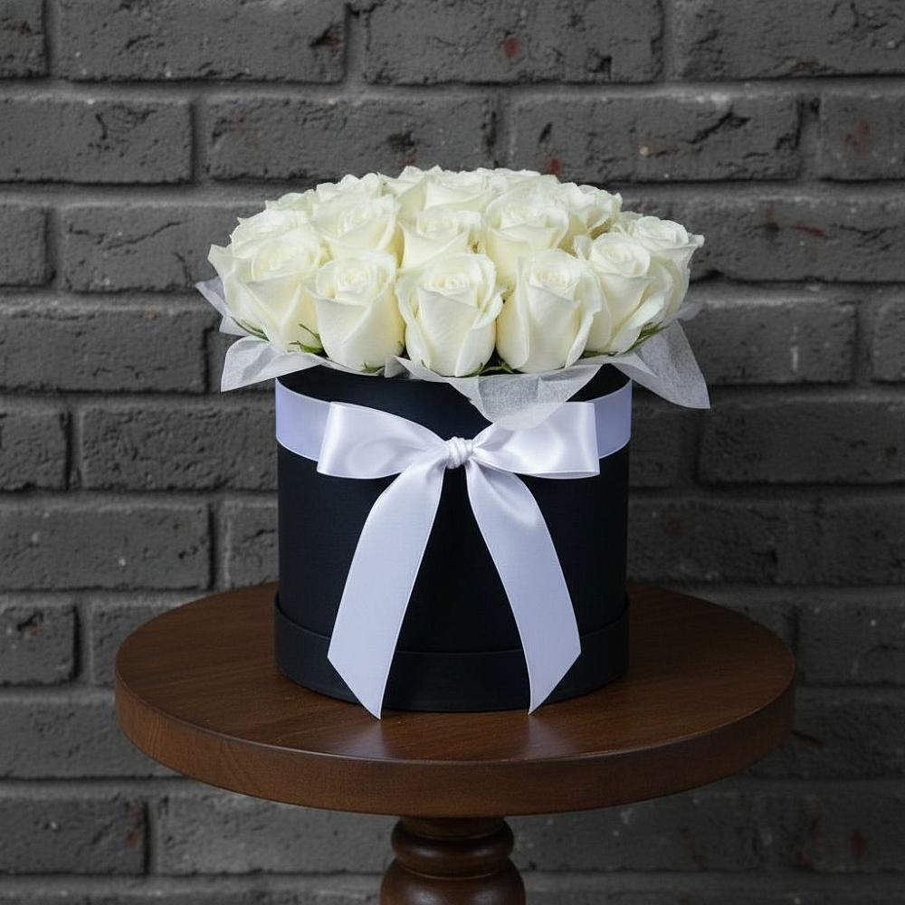 Цветочная композиция из Розы в шляпной коробке в Мещовске