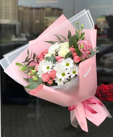 Букет цветов из: Розы, Лизиантусы и Хризантемы в Мещовске