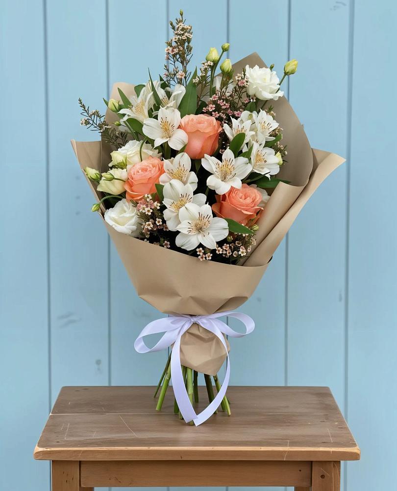 Букет цветов из: Альстромерии, Лизиантусы, Розы и Хризантемы в Мещовске